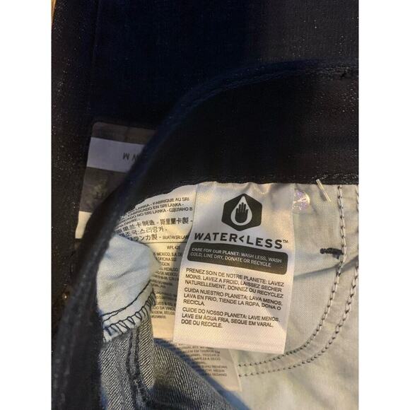 Levis Women's Classic Straight Fit Mid Rise Dark Wash Denim Jeans Size 22W M‎ - Picture 6 of 9